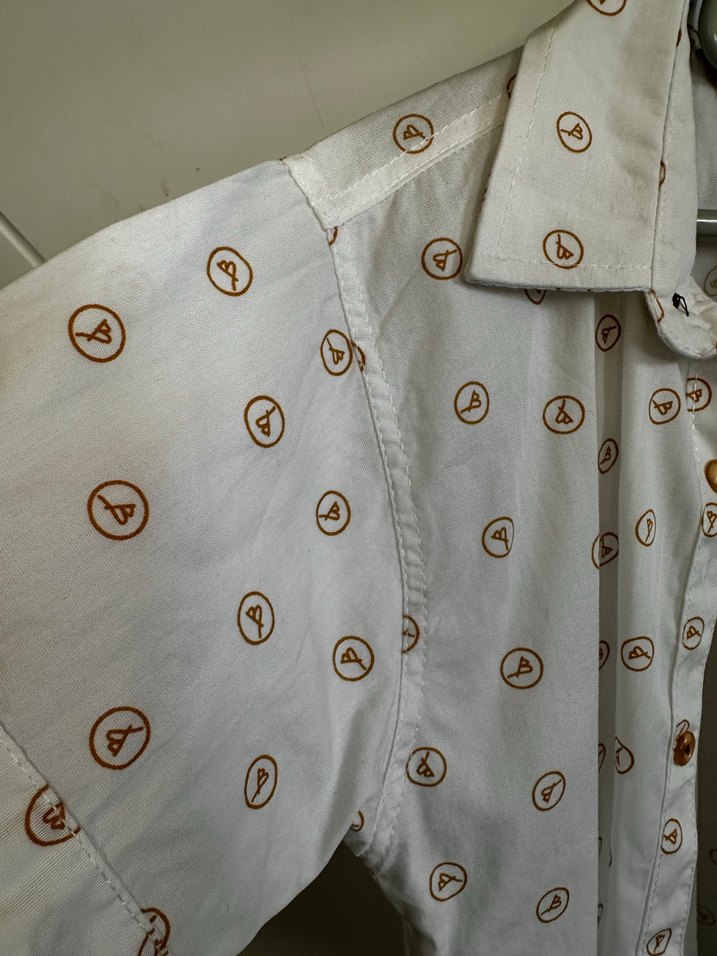 Düğmeli Beyaz Desenli Kadın Gömlek - Görsel 2