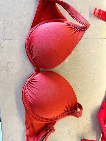 Penti bikini üstü