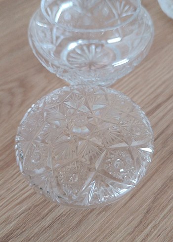 Beyaz Kristal Vazo ve Dekoratif Kapaklı Kutu Seti - Görsel 5