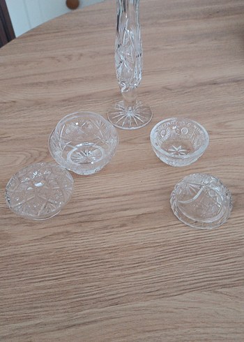 Beyaz Kristal Vazo ve Dekoratif Kapaklı Kutu Seti - Görsel 2