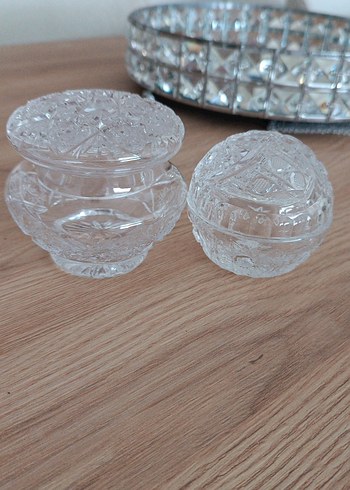 Beyaz Kristal Vazo ve Dekoratif Kapaklı Kutu Seti - Görsel 6