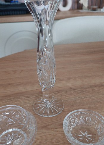 Beyaz Kristal Vazo ve Dekoratif Kapaklı Kutu Seti - Görsel 3