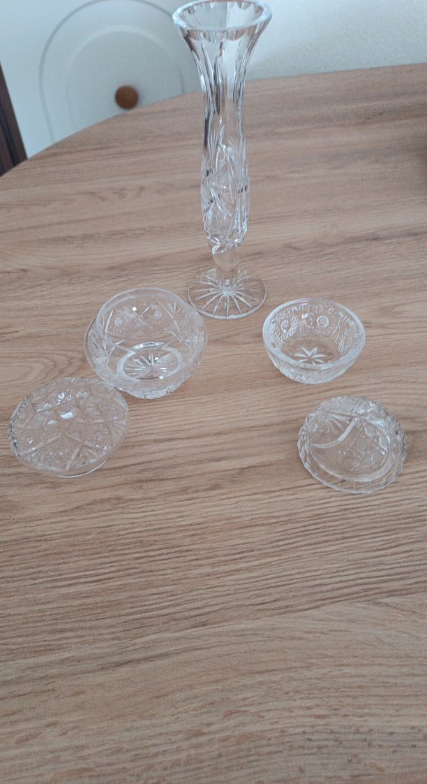 Beyaz Kristal Vazo ve Dekoratif Kapaklı Kutu Seti - Görsel 2