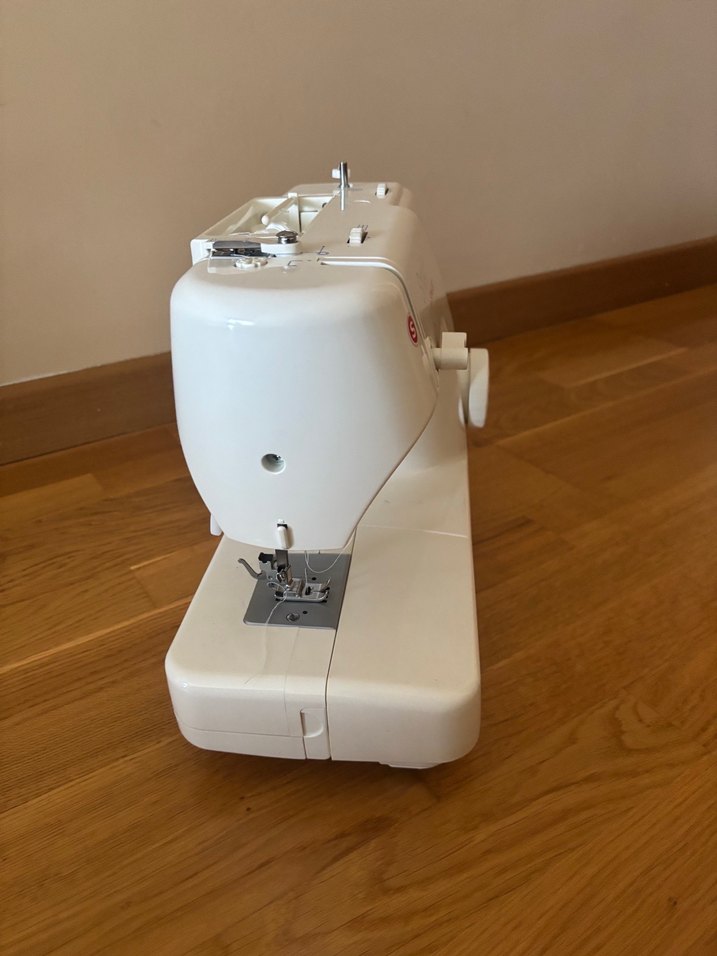 Singer Smart Beyaz Dikiş Makinesi - Görsel 4