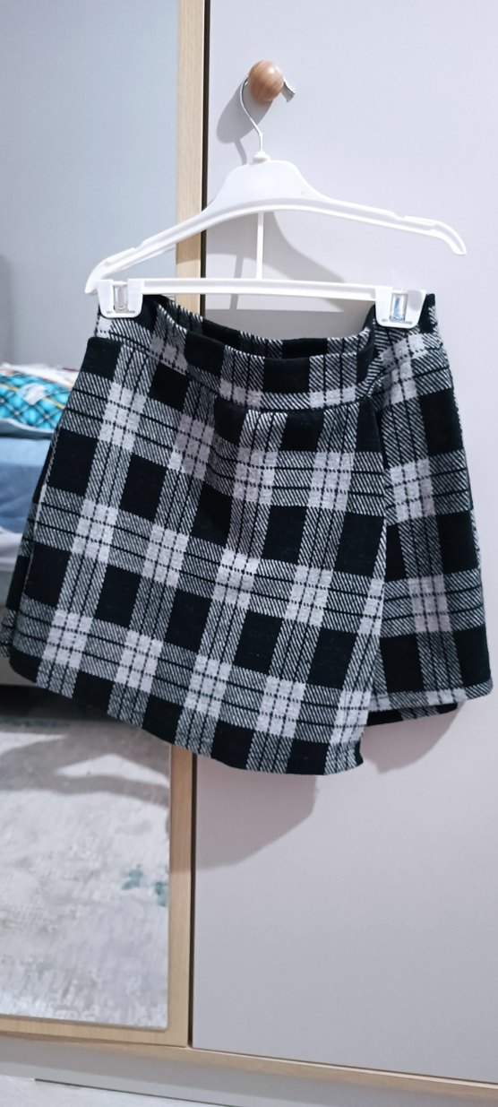 Siyah şortlu mini Etek bluz - Görsel 2