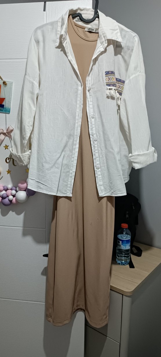 Bej Yüksek Yakalı Uzun Kadın Elbise - Görsel 3