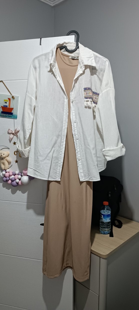 Bej Yüksek Yakalı Uzun Kadın Elbise - Görsel 4