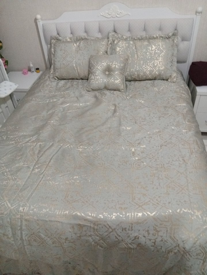 İşlemeli Parlak Gri Yatak Örtüsü - Görsel 2