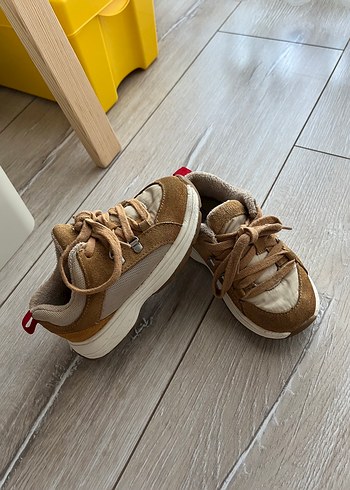 24 Beden Spor Ayakkabı