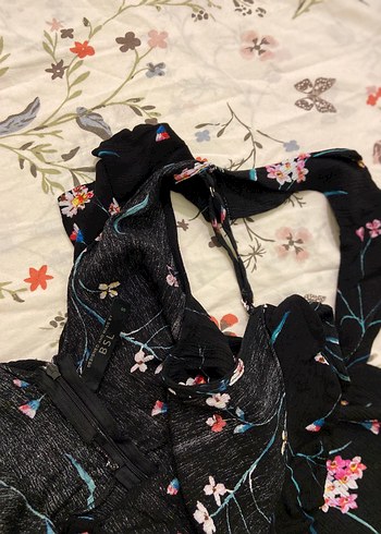 V Yaka Mini Elbise - Görsel 3