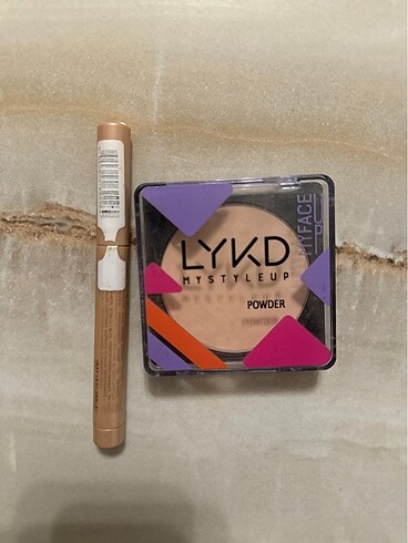 Lykedpudra flormar brow Up higlighter