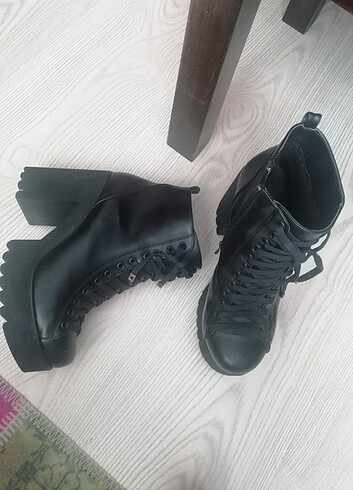 38 Beden Siyah topuklu bot ayakkabı 