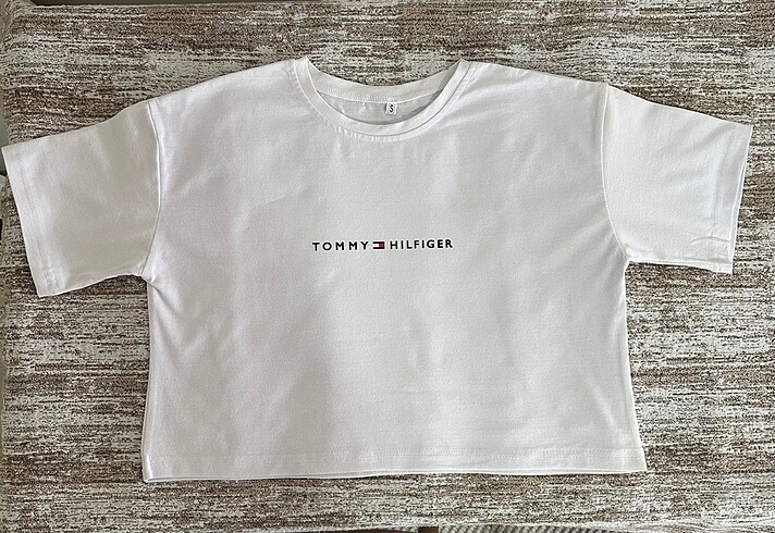 TOMMY HİLFİGER CROP T-SHİRT