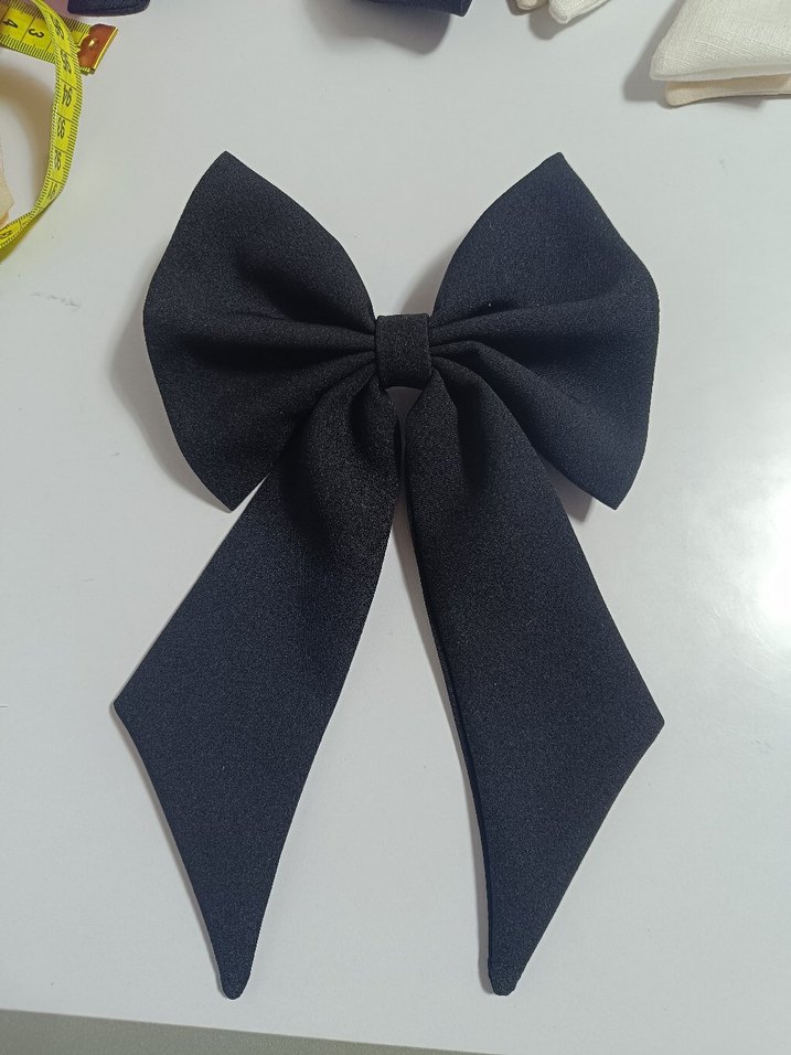 Beyaz Fiyonk Detaylı Modern Klasik Saç Aksesuarı - Görsel 3