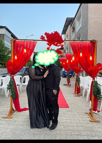 Pınar Şems Uzun Siyah Straplez Gotik Parti Elbisesi