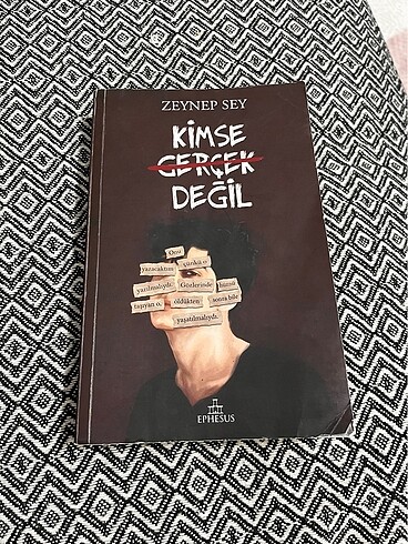 Kimse gerçek değil kitabı