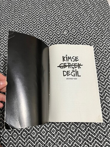 Beden Renk Kimse gerçek değil kitabı