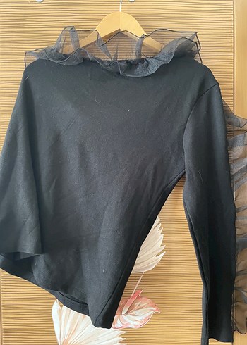 Uzun tek  Kollu Siyah Fırfırlı Kadın Bluz - Görsel 3