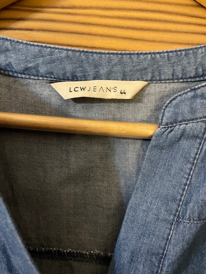 V Yaka Düğmeli Kot Midi Elbise - Görsel 2