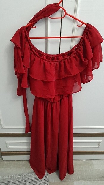 Kırmızi sifon elbise 1kere kullanildi