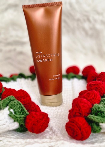 Avon Attraction Awaken Vücut Losyonu