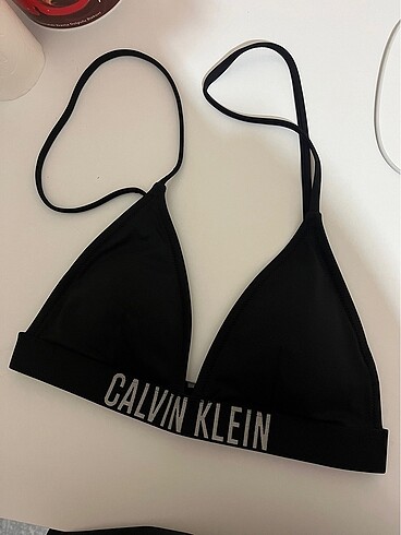 CALVİN KLEİN BİKİNİ ÜSTÜ