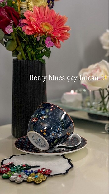 Berry blues çay fincan