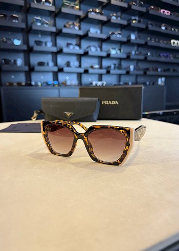 Prada Prada Siyah Parlak Kadın Güneş Gözlüğü