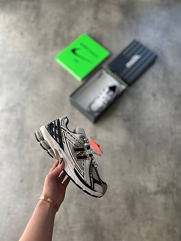New Balance 1906 ?White Black Gold?