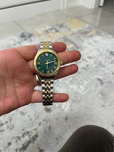 Versace saat