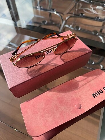 Miu miu güneş gözlüğü