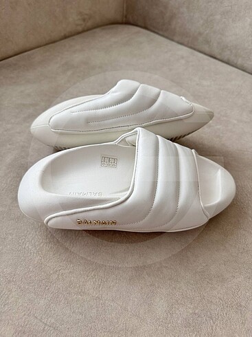 Balmain terlik