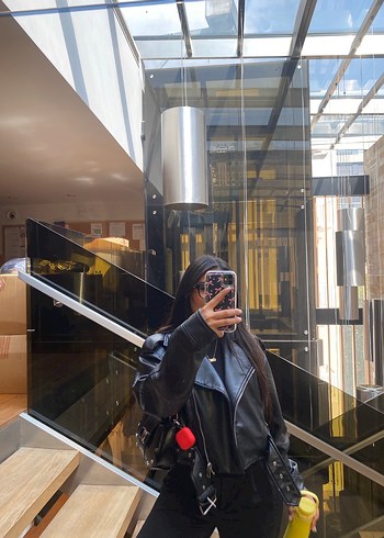 Siyah Deri Kalp Tokalı Kadın Çanta - Görsel 4