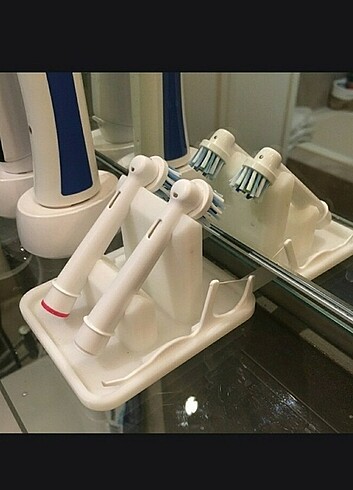 Oral B üçlü fırça ucu standı