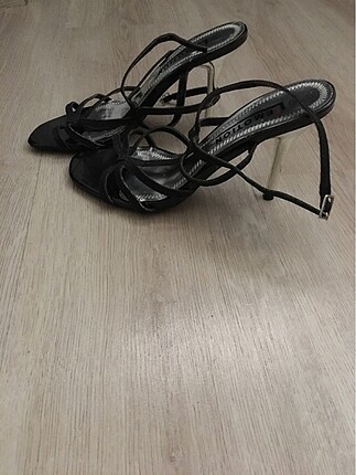 36 Beden Siyah topuklu ayakkabı .