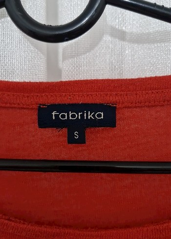 Gri Baskılı Kırmızı Kısa Kollu Tişört - Görsel 2