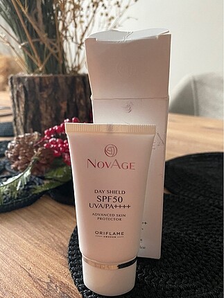 Oriflame NovAge Day Shield UVA/PA++++ Geliştirilmiş Koruyucu Gün