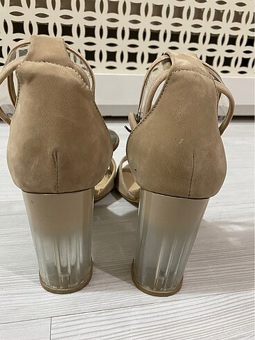 Zara Sandalet , topuklu ayakkabı , çok şık , florasan topuk . Şeffaf