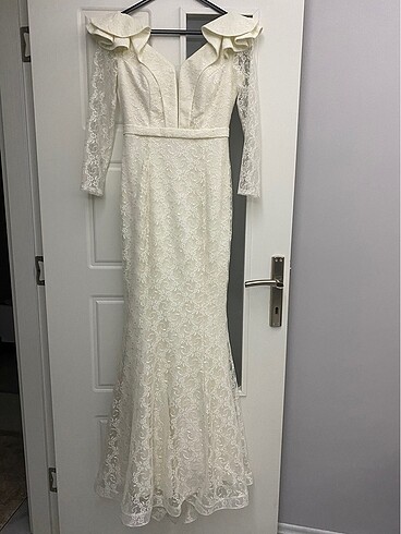 Beyaz elbise nikah elbisesi