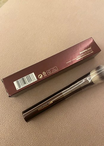 Hourglass Ambien fondoten Fırçası Bej - Görsel 2