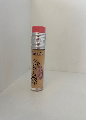 Benefit Beige Kapatıcı ve Aydınlatıcı