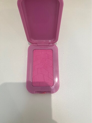  Beden Nyx buttermelt allık