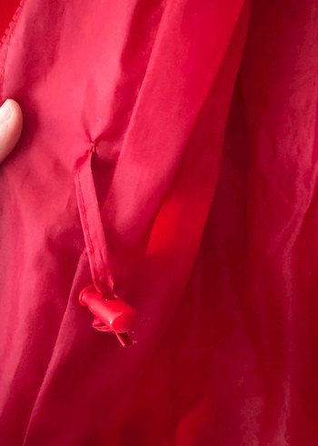 Kırmızı Yağmurluk - Görsel 5