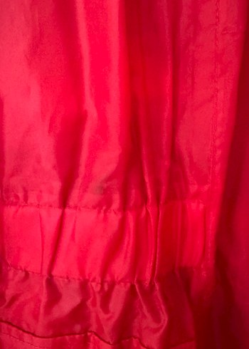 Kırmızı Yağmurluk - Görsel 2