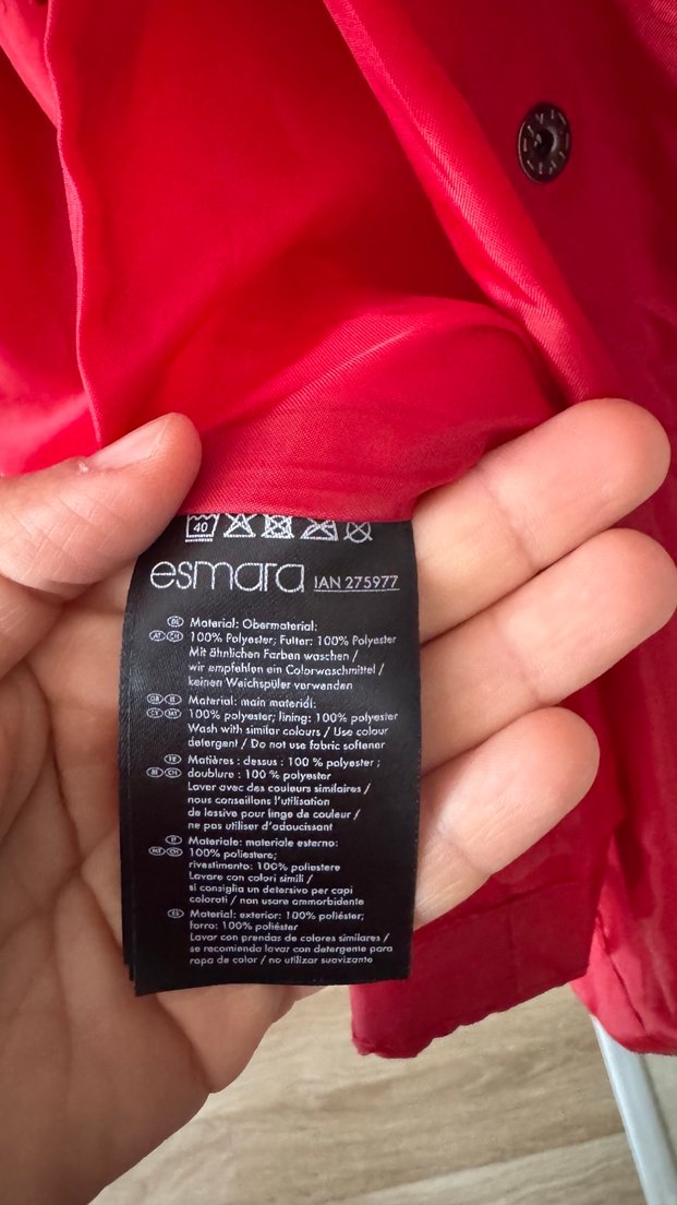 Kırmızı Yağmurluk - Görsel 4