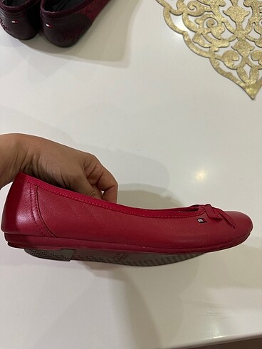 36 Beden kırmızı Renk Tommy hilfiger kırmızı babet