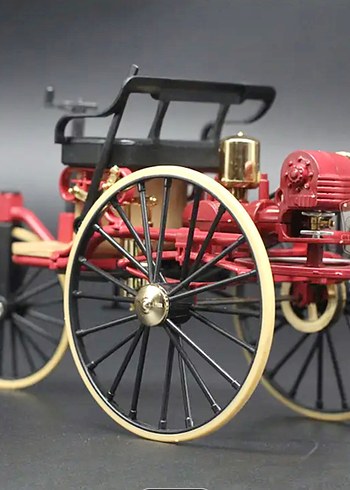 Klasik Kırmızı Oyuncak Araba.1886 retro model