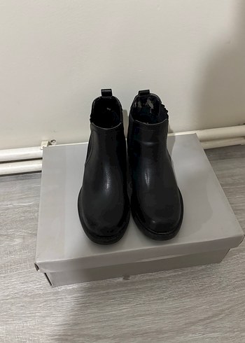 Siyah Lastik Tokalı Bot