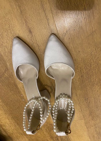 İnci Detaylı Beyaz Kadın Topuklu Ayakkabı - Görsel 3