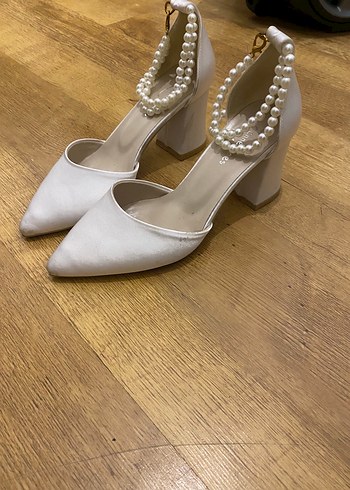 İnci Detaylı Beyaz Kadın Topuklu Ayakkabı - Görsel 5